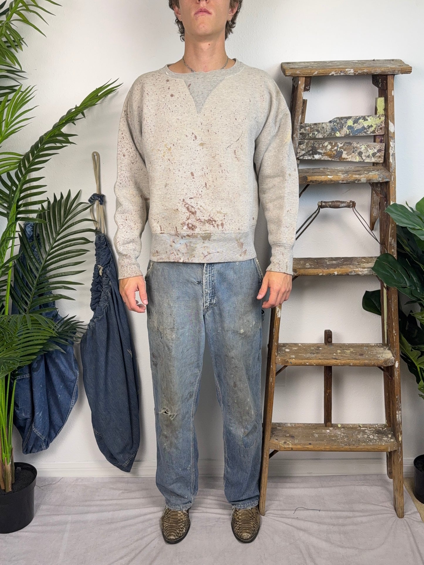 1940’s Two Tone Paint Splatter Deep Single V Sweatshirt (M/L)