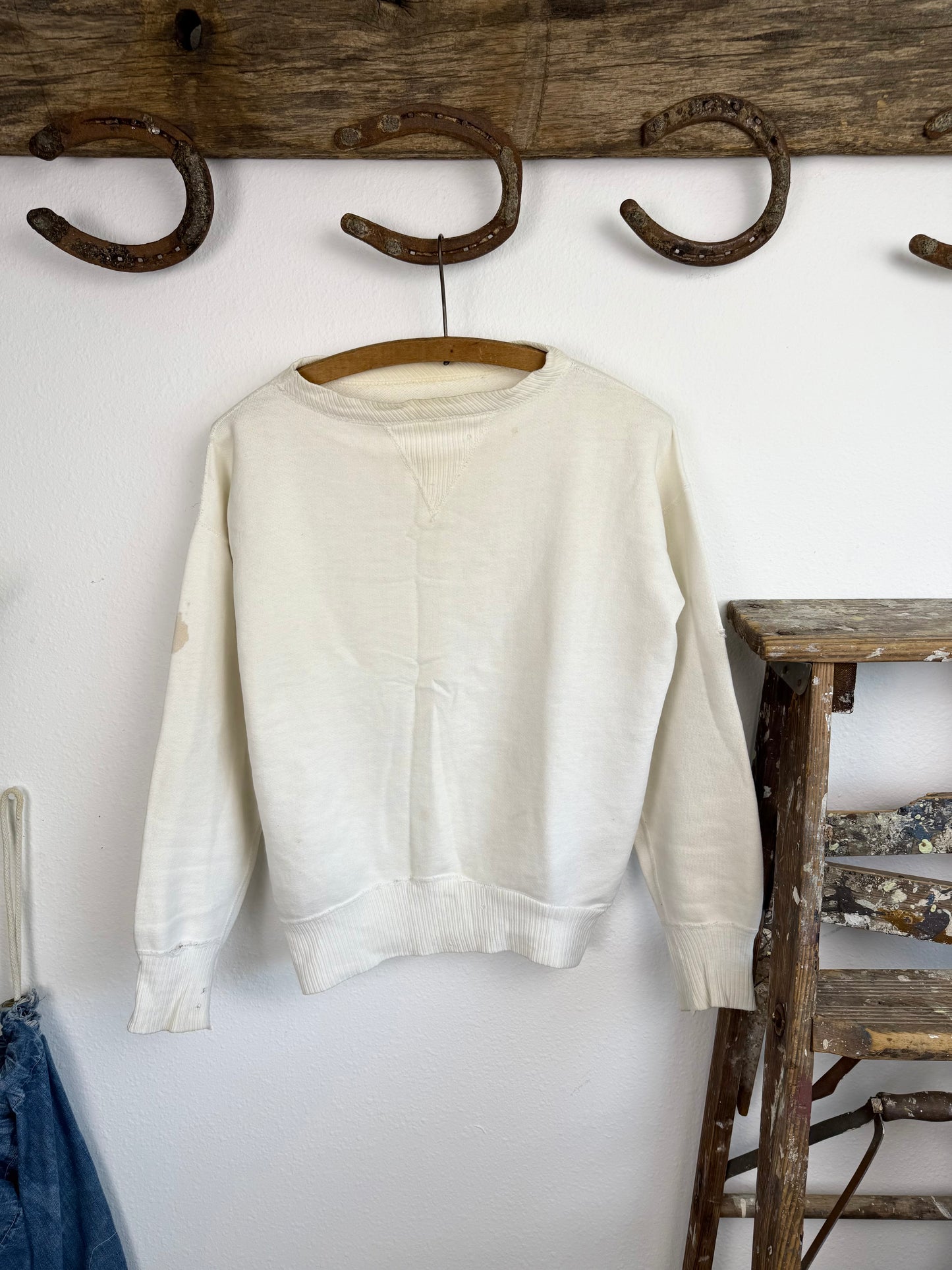 1940s White Ribbed Single V Sweatshirt (S/M)