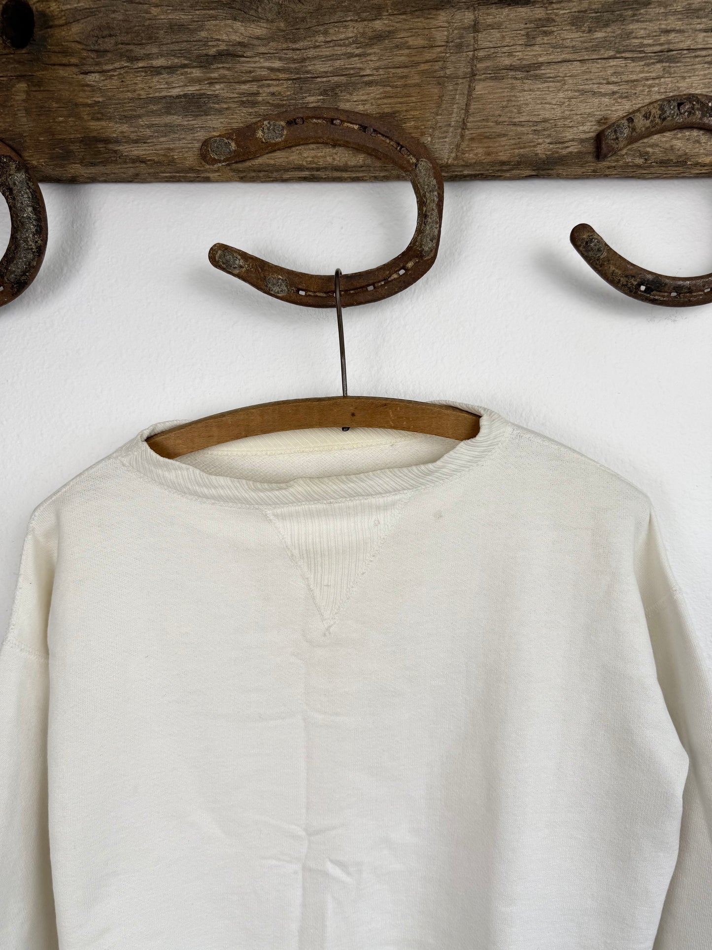 1940s White Ribbed Single V Sweatshirt (S/M)