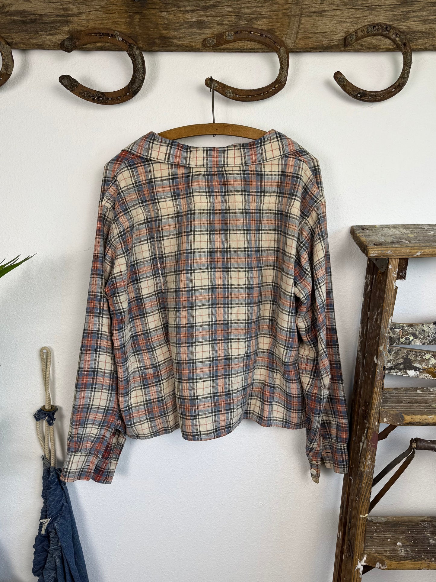1940s Boxy & Cropped Distressed Flannel (M/L)
