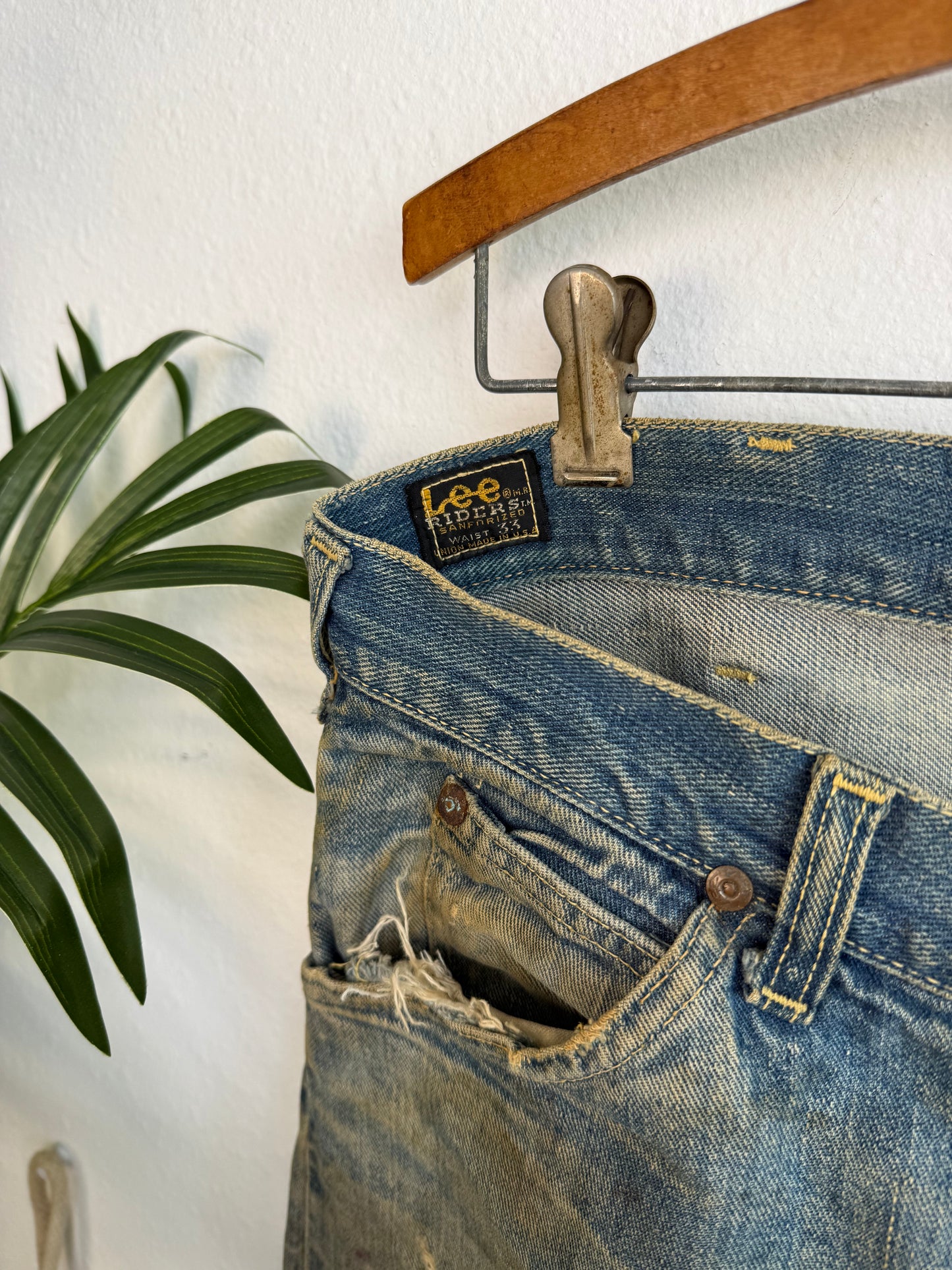 1960s Lee Rider Distressed Splatter Paint Jeans (34)
