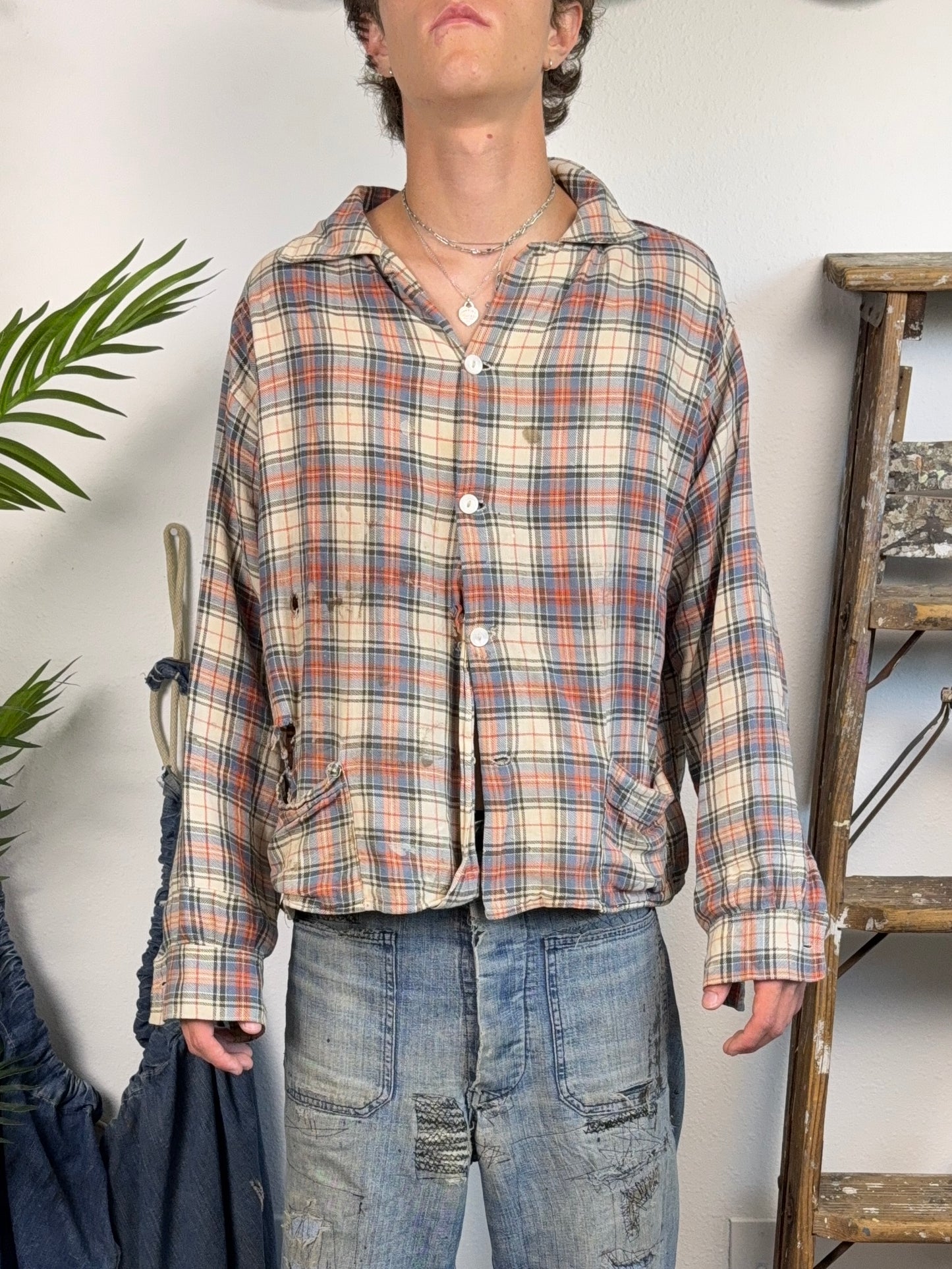 1940s Boxy & Cropped Distressed Flannel (M/L)