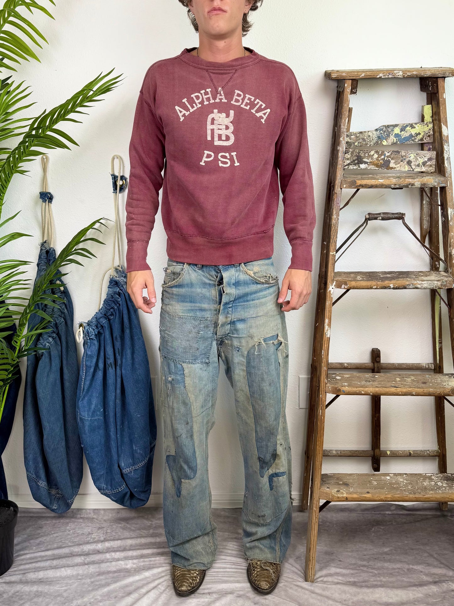 1950s Maroon Single V ‘Perfectly Faded’ Frat Sweatshirt (S/M)