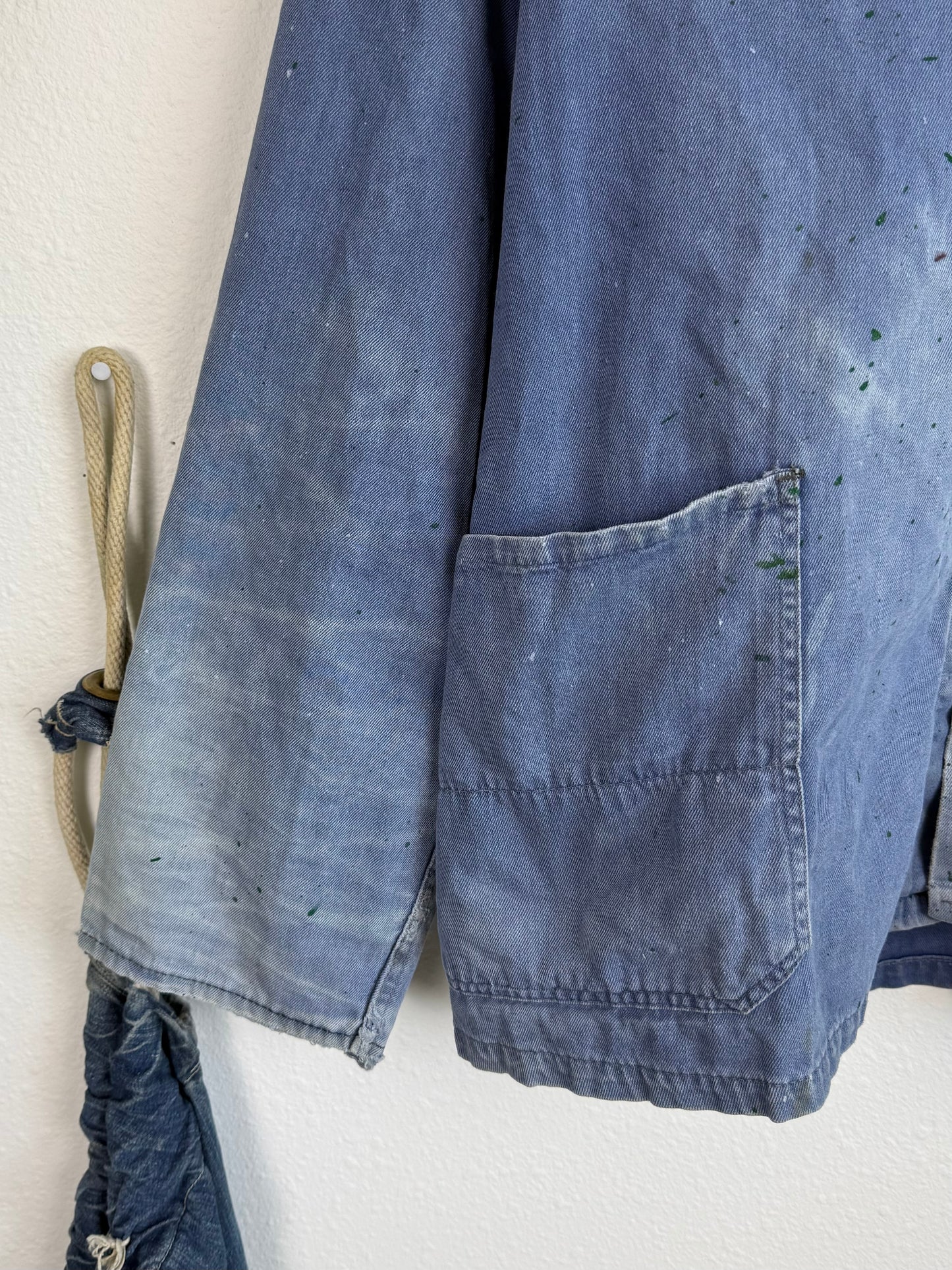 1940s/1950s Sun Faded Splatter Painted French Chore Jacket (L/XL)