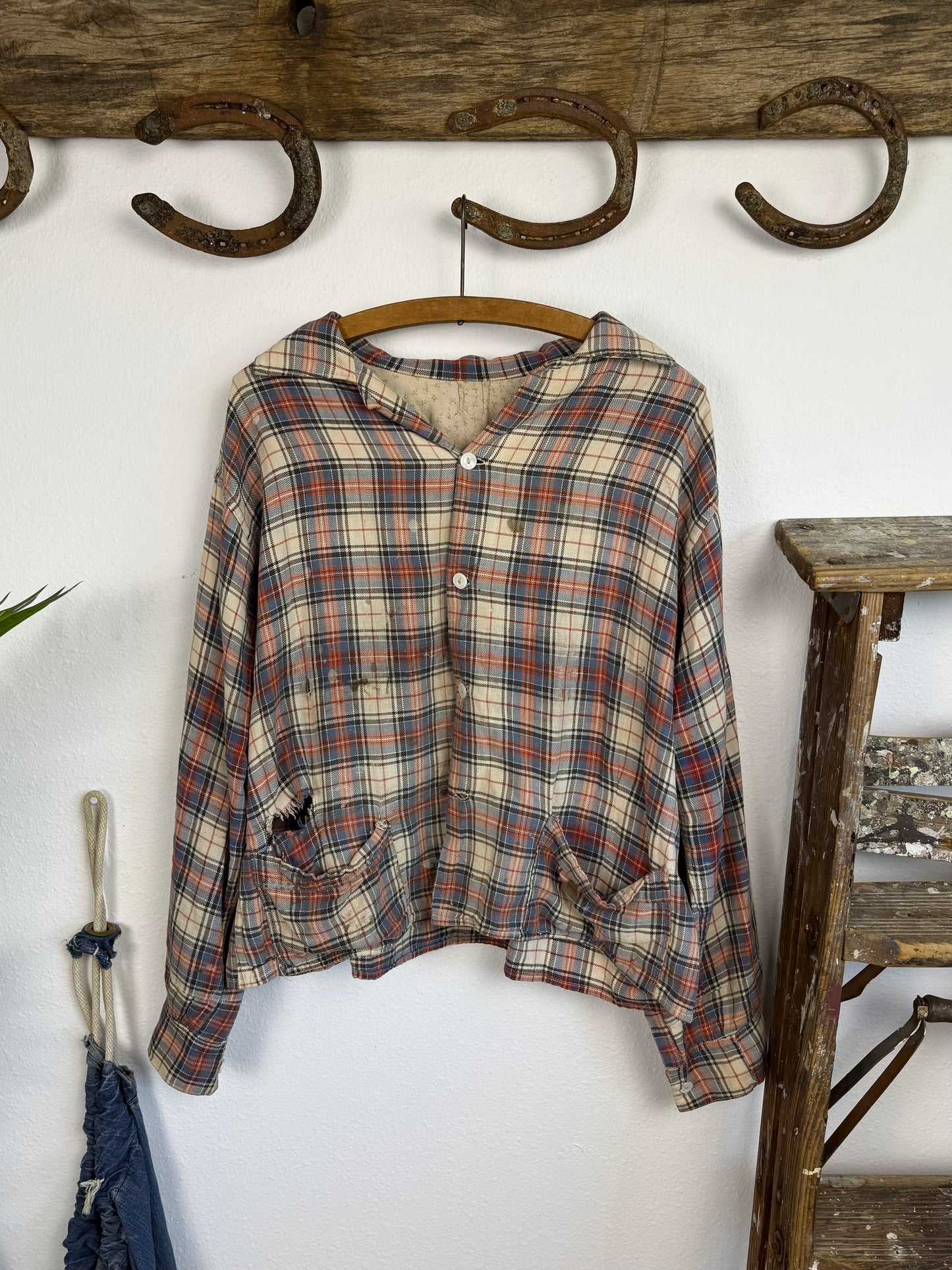 1940s Boxy & Cropped Distressed Flannel (M/L)