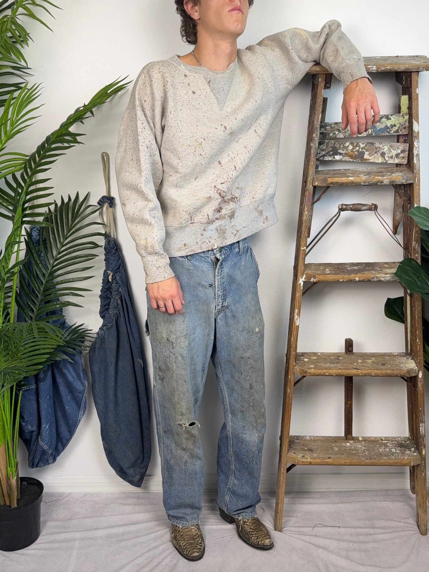 1940’s Two Tone Paint Splatter Deep Single V Sweatshirt (M/L)